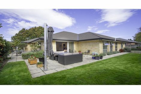 Photo of property in 4 The Oval, Hillmorton, Christchurch, 8024
