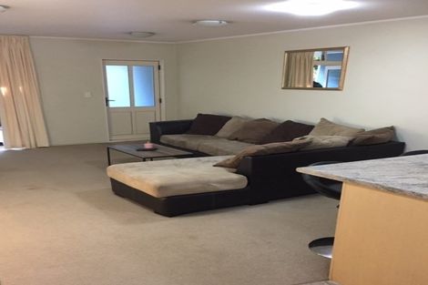 Photo of property in 2i/20 Ian Marwick Place, Birkenhead, Auckland, 0626