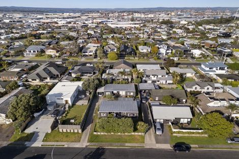 Photo of property in 10 Gordon Road, Mount Maunganui, 3116