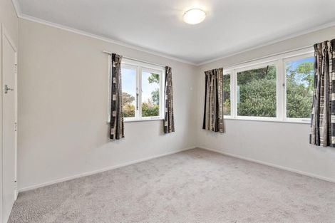 Photo of property in 219 Wairau Road, Totara Vale, Auckland, 0627