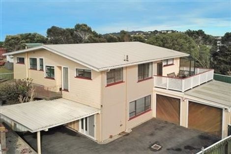 Photo of property in 2 Bancroft Terrace, Newlands, Wellington, 6037