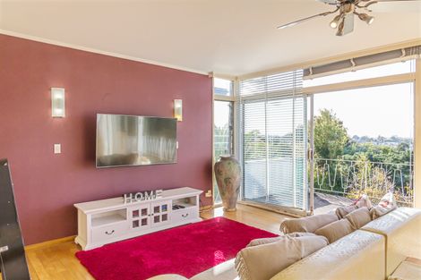 Photo of property in 181 Glenfield Road, Hillcrest, Auckland, 0627