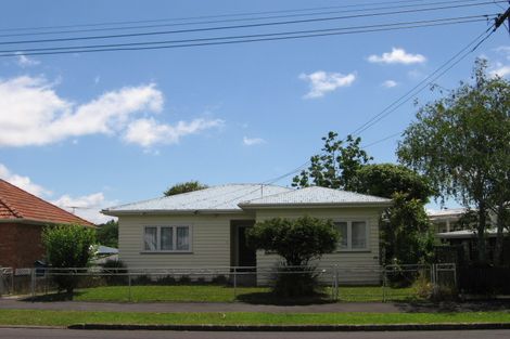 Photo of property in 17 Riro Street, Point Chevalier, Auckland, 1022