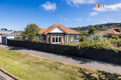 Photo of property in 85 Hargest Crescent, Saint Clair, Dunedin, 9012