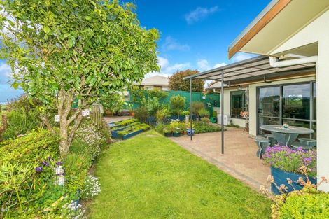 Photo of property in 24 Highgrove Drive, Grandview Heights, Hamilton, 3200