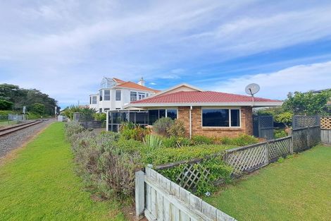 Photo of property in 2 Kawaroa Lane, New Plymouth, 4310