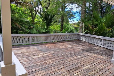 Photo of property in 27 Cascade Avenue, Waiatarua, Auckland, 0604