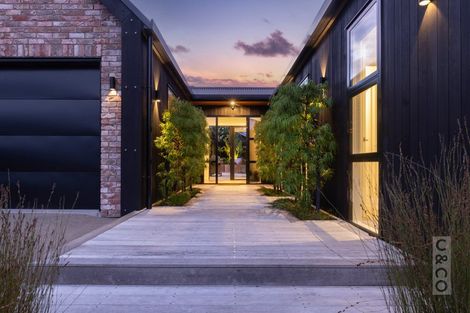 Photo of property in 1 Len Ireland Drive, Kumeu, 0810