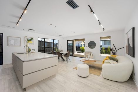 Photo of property in 15 Dulcie Way, Orewa, 0931