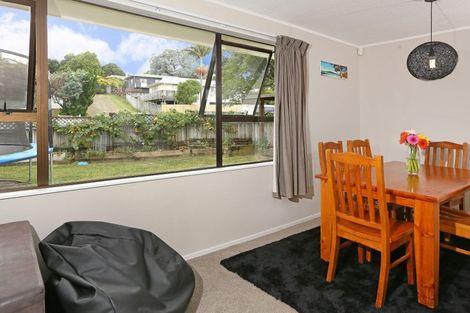 Photo of property in 5 Hueglow Rise, West Harbour, Auckland, 0618