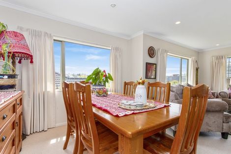 Photo of property in 22 Toledo Avenue, Henderson, Auckland, 0612