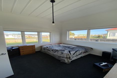 Photo of property in 90 Hinau Street, Castlecliff, Whanganui, 4501