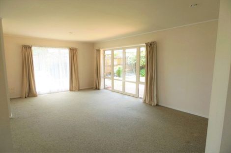 Photo of property in 72 Kingdale Road, Henderson, Auckland, 0610