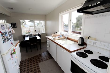 Photo of property in 93 Avondale Road, Avondale, Auckland, 1026