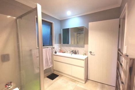 Photo of property in 8 Red Oak Place, Schnapper Rock, Auckland, 0632