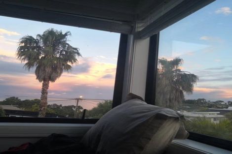 Photo of property in 2/92 Churchill Road, Murrays Bay, Auckland, 0630