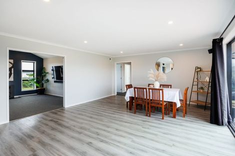Photo of property in 40 View Road, Halcombe, 4779