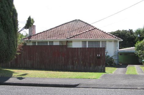 Photo of property in 11 Cliff View Drive, Green Bay, Auckland, 0604