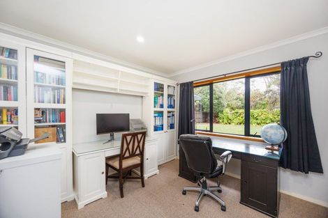 Photo of property in 46 Turitea Road, Fitzherbert, Palmerston North, 4472
