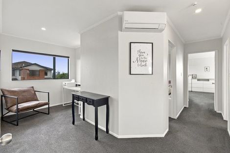 Photo of property in 9 Sandel Rise, Merrilands, New Plymouth, 4312