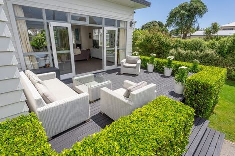 Photo of property in 26 Rauparaha Street, Waikanae Beach, Waikanae, 5036