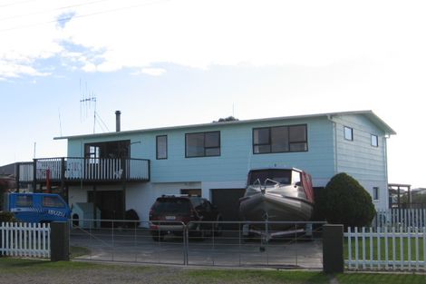 Photo of property in 19 Robbie Street, Foxton Beach, Foxton, 4815