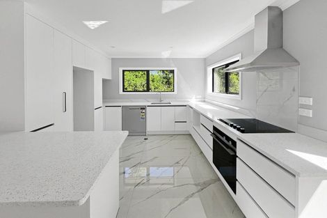 Photo of property in 8 Winnie Close, Acacia Bay, Taupo, 3330