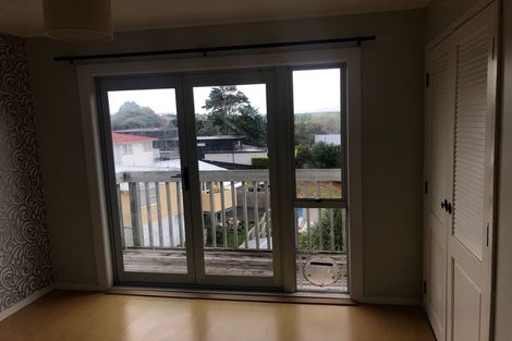 Photo of property in 2/12 Willis Street, Torbay, Auckland, 0630