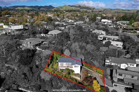 Photo of property in 11 Busby Hill, Havelock North, 4130