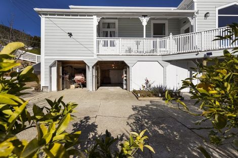 Photo of property in 5 Taranaki Street, Picton, 7220