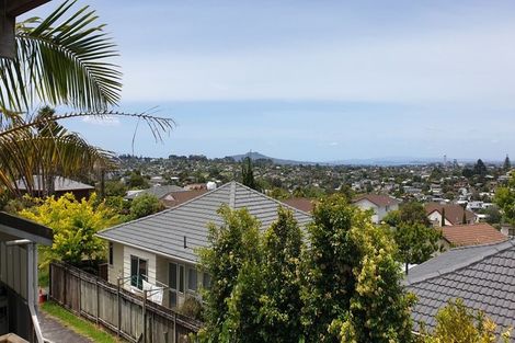 Photo of property in 2/22 Athena Drive, Totara Vale, Auckland, 0629