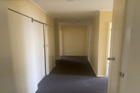 Photo of property in 4/8 Eulogy Place, Randwick Park, Auckland, 2105