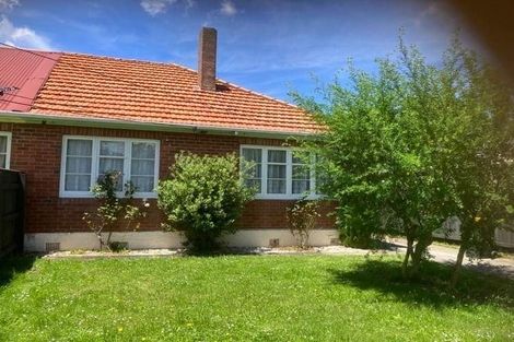 Photo of property in 110 Cambridge Terrace, Fairfield, Lower Hutt, 5011