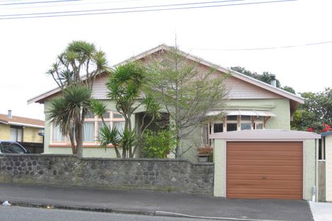 Photo of property in 16 Cutfield Road, New Plymouth, 4310