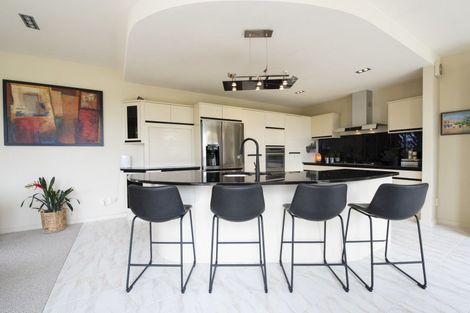 Photo of property in 15 Tarahunga Road, Levin, 5571