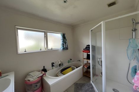 Photo of property in 15a Commissariat Road, Mount Wellington, Auckland, 1060