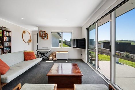 Photo of property in 19 Rauta Way, Helensville, 0800