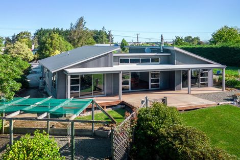 Photo of property in 84 Timaru Road, Waimate, 7924