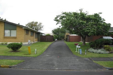 Photo of property in 12 Donzella Place, Conifer Grove, Takanini, 2112