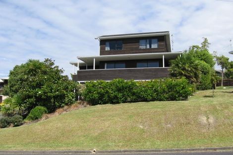 Photo of property in 2/3 Willis Street, Torbay, Auckland, 0630