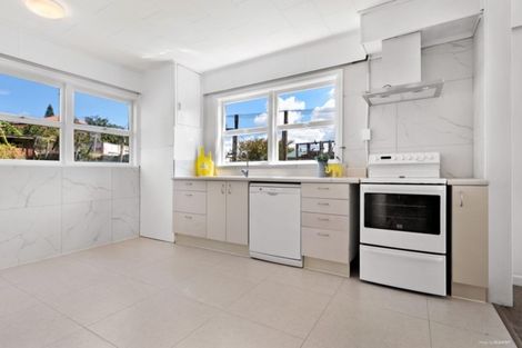 Photo of property in 34 Kohekohe Street, New Lynn, Auckland, 0600