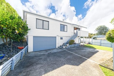 Photo of property in 2/10 Sirius Place, Botany Downs, Auckland, 2010