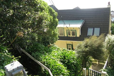 Photo of property in 8 The Crescent, Roseneath, Wellington, 6011