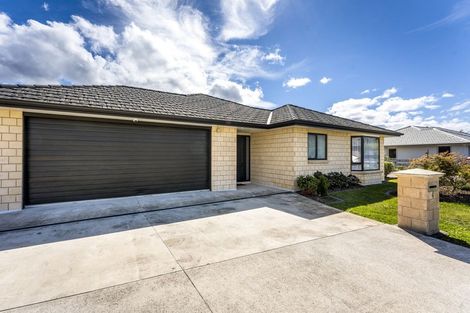 Photo of property in 4 Sunstone Crescent, Brown Owl, Upper Hutt, 5018