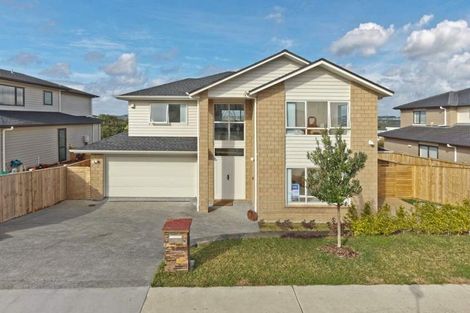 Photo of property in 14 Ascension Crescent, Orewa, 0931