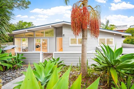 Photo of property in 1 Garmons Way, Castor Bay, Auckland, 0620