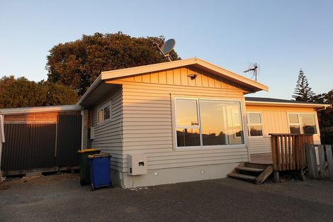 Photo of property in 40a Peach Road, Glenfield, Auckland, 0629