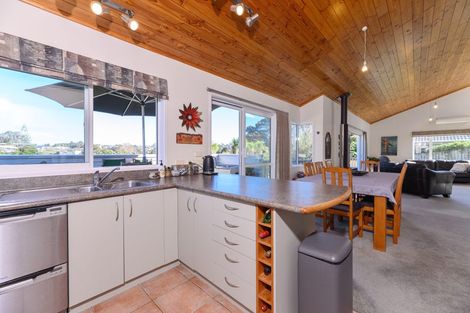 Photo of property in 13b Wharf Road, Te Atatu Peninsula, Auckland, 0610