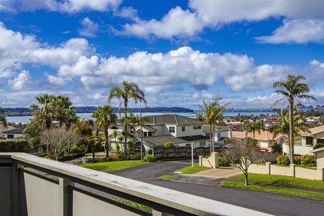 Photo of property in 5 Tornado Place, West Harbour, Auckland, 0618