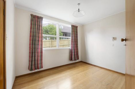 Photo of property in 295 Glenfield Road, Glenfield, Auckland, 0629